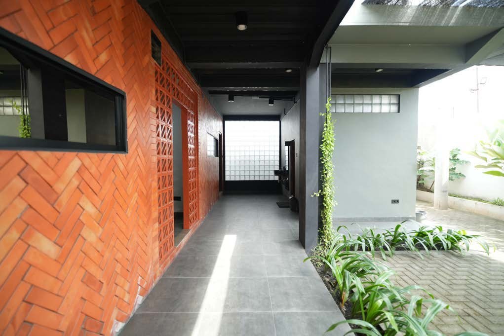 Portofolio Kamajaya Studio — Office Corridor